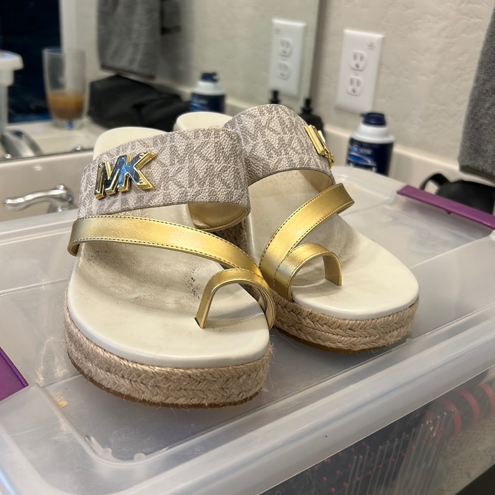 Michael kors heeled gold and white shoes women’s size 7